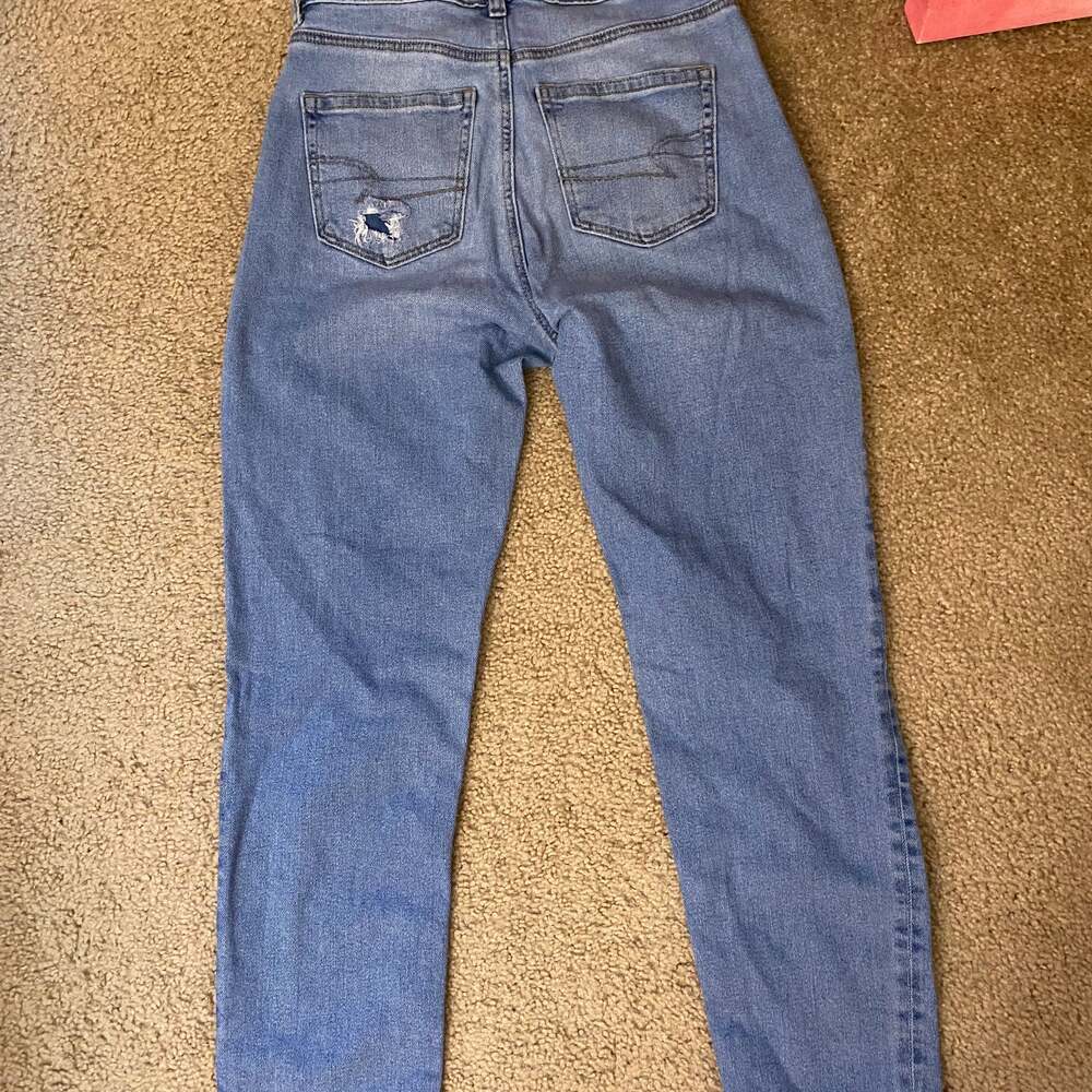 American Eagle Stretch Mom Jeans Medium Wash - Picture 14 of 16